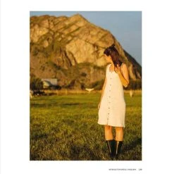 A Knitter’s Year -Stella Sales B9781800921054g 24350.1679846420